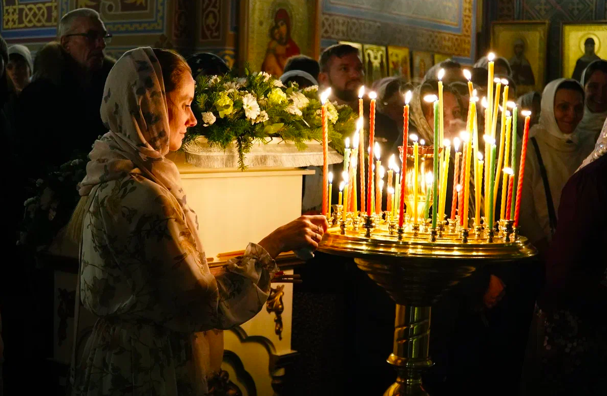 Фото Тысячи новосибирцев посетили службу в храмах в Рождественскую ночь. ФОТОРЕПОРТАЖ 46